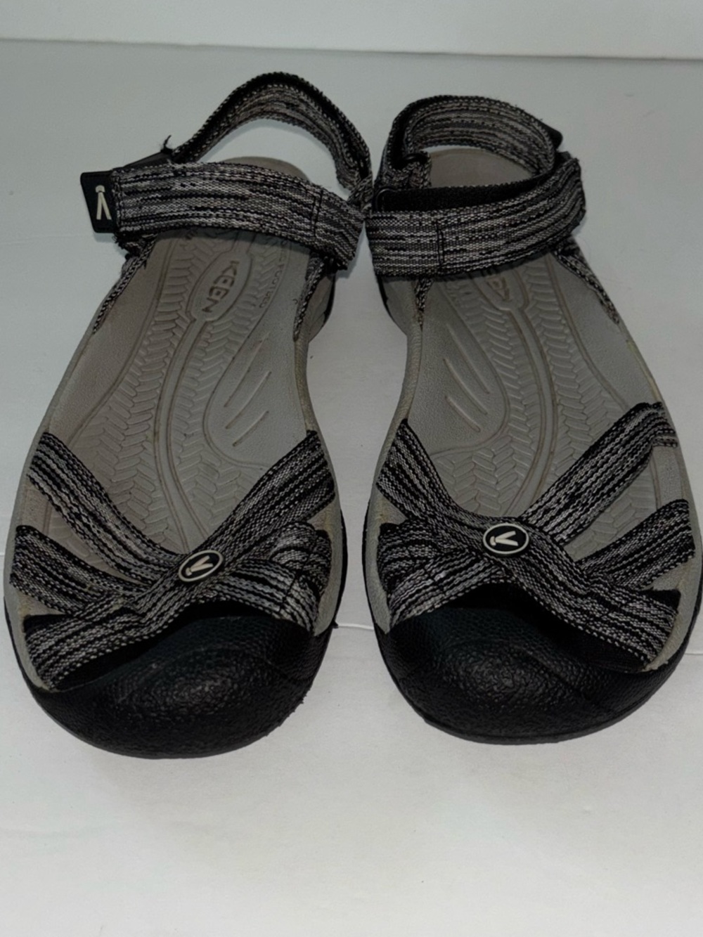 KEEN Women's Black and Gray Bali Strappy Sandals size 7